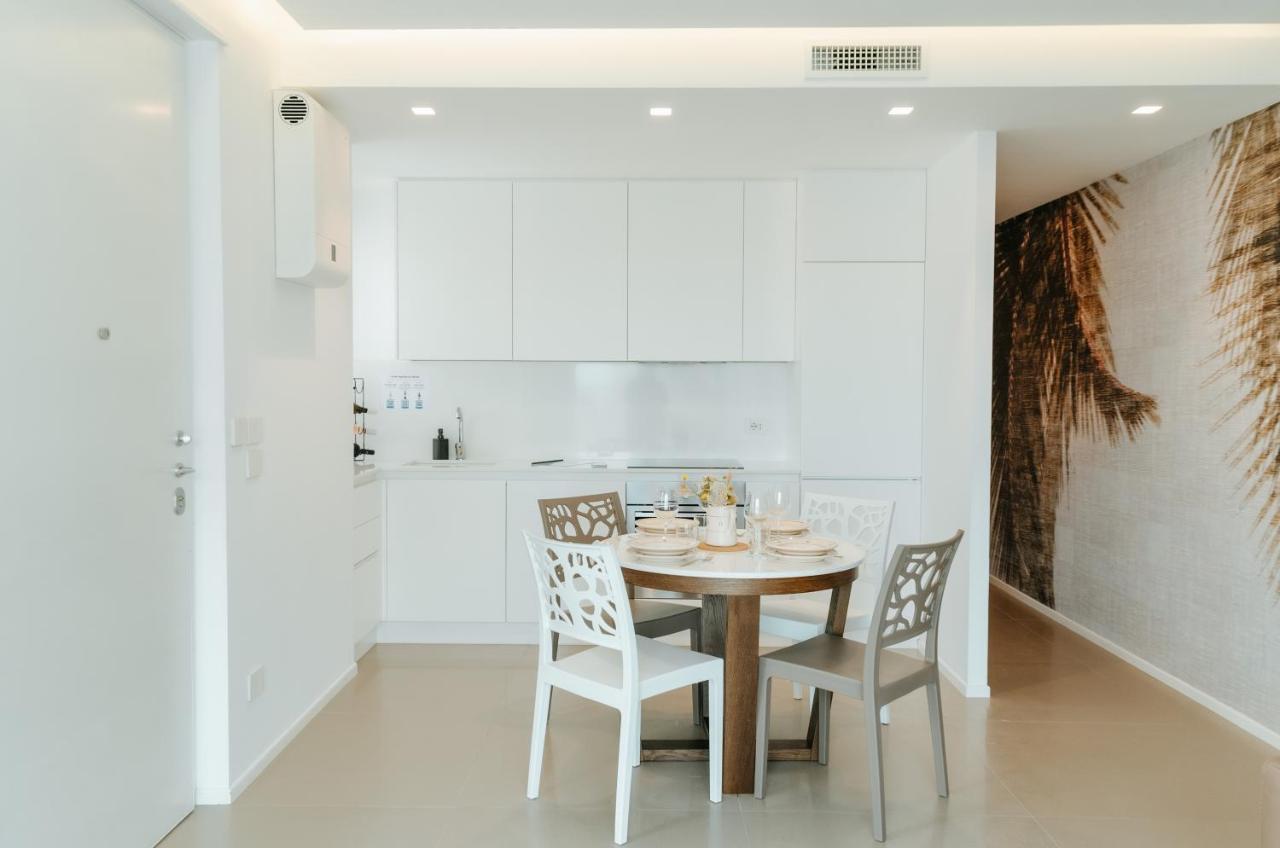 Apulialux Seaview Prestige Apt / Jacuzzi + Parking Appartamento Polignano a Mare Esterno foto