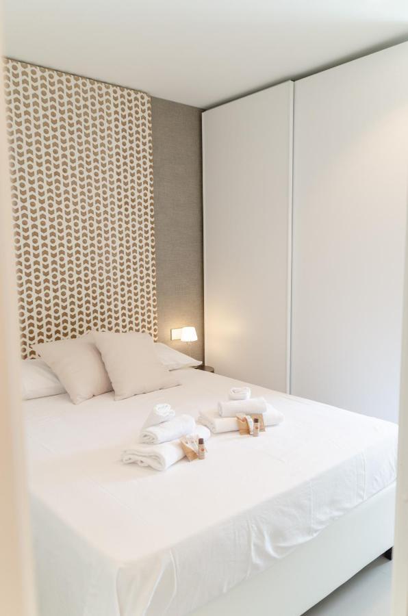 Apulialux Seaview Prestige Apt / Jacuzzi + Parking Appartamento Polignano a Mare Esterno foto