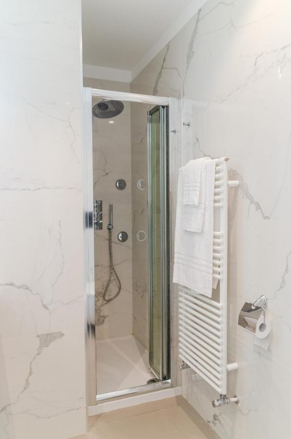 Apulialux Seaview Prestige Apt / Jacuzzi + Parking Appartamento Polignano a Mare Esterno foto